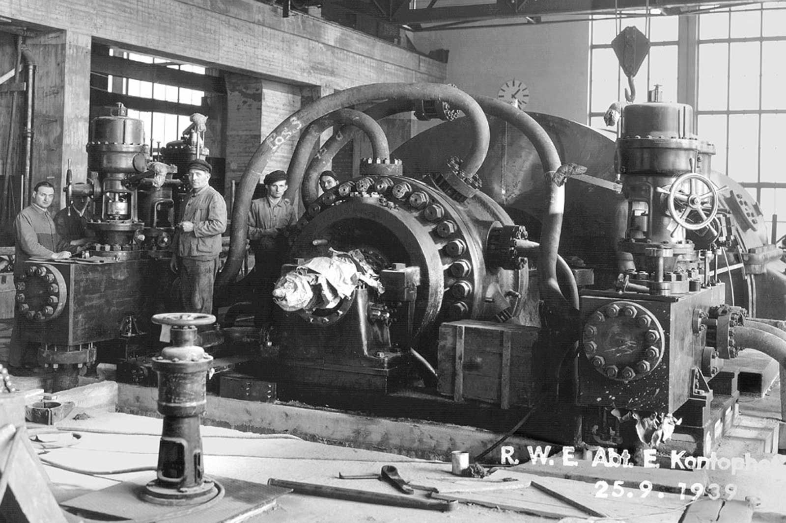 Montage einer Dampfturbine im neuen Kraftwerk Karnap, 1939